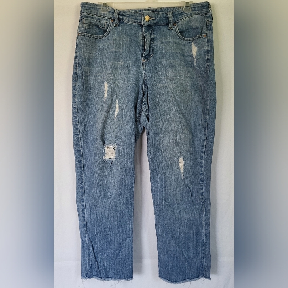 Bandolino Millie Capri distressed Size 12 Womens jeans